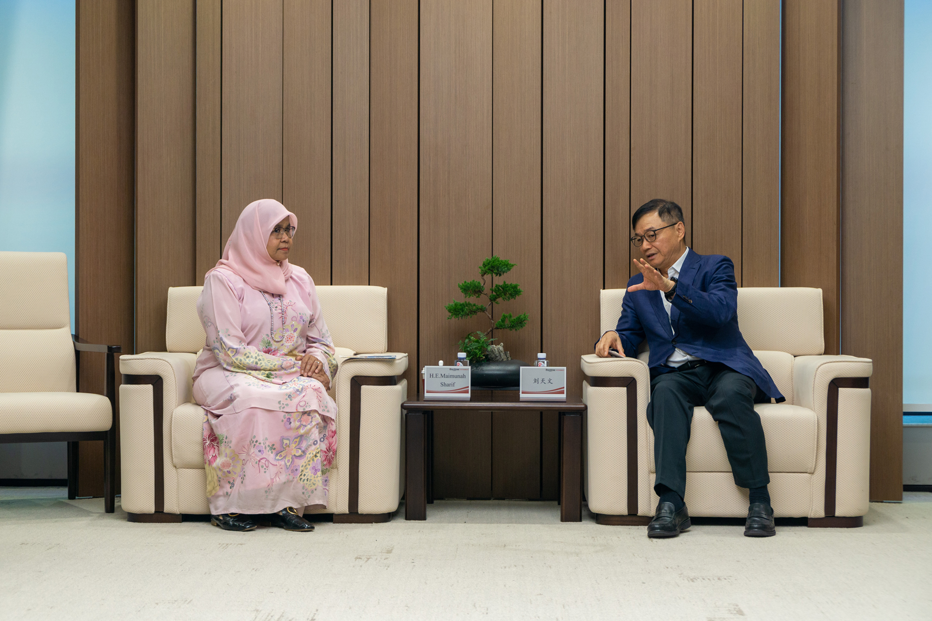 ���Ϲ������鳤���˾���ִ������л���Ůʿһ�е���bbin��ӯ����